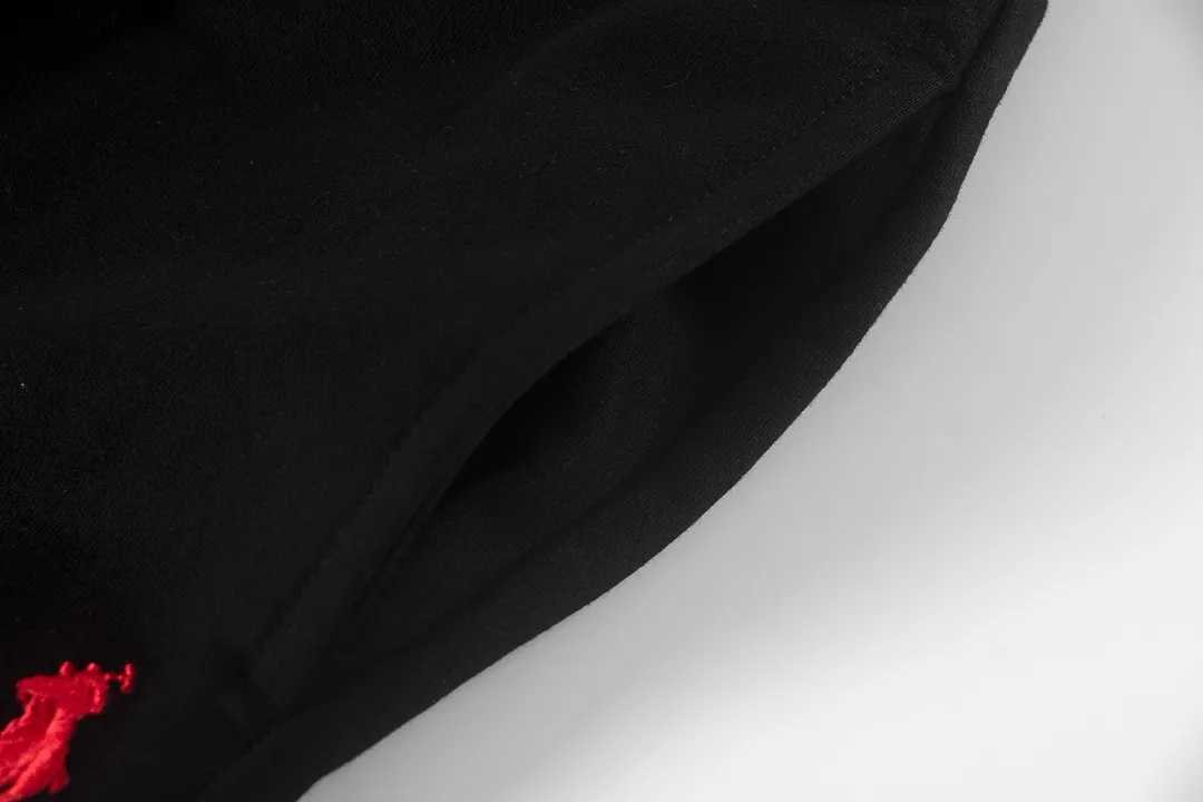 P220 Color: Black/Navy Blue/Coffee Brown/Heather Gray Size: S M L Details are everywhere